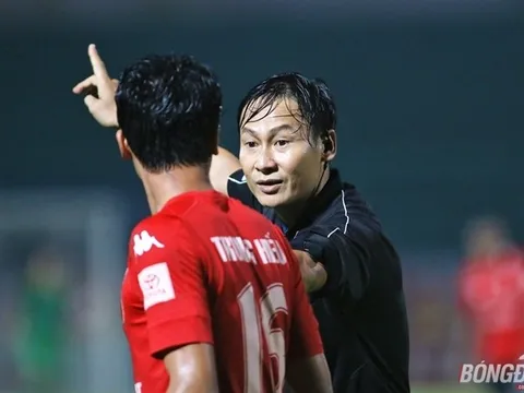 Tổng hợp lượt trận sớm vòng 23 V-League: Trọng tài bẻ còi giúp FLC Thanh Hóa trở lại ngôi đầu