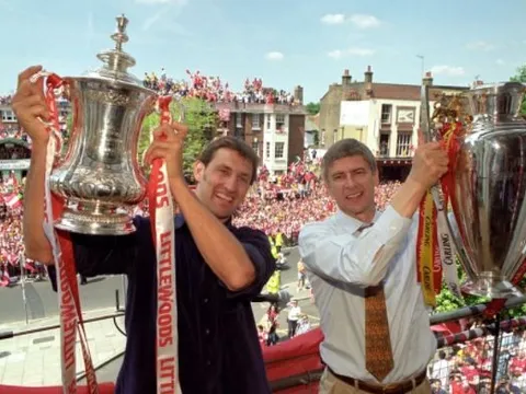 Tony Adams: Wenger nên ra đi, tôi không học được gì từ ông ấy