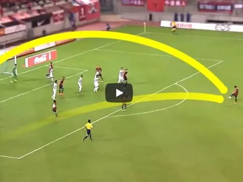 Top 11 cú volley tuyệt đỉnh từ pha phối hợp đá phạt góc