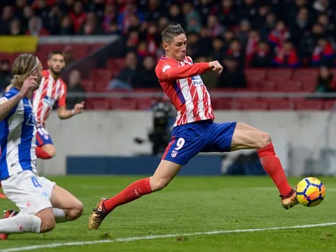 Torres 'giải cứu', Atletico phả hơi nóng vào Barca