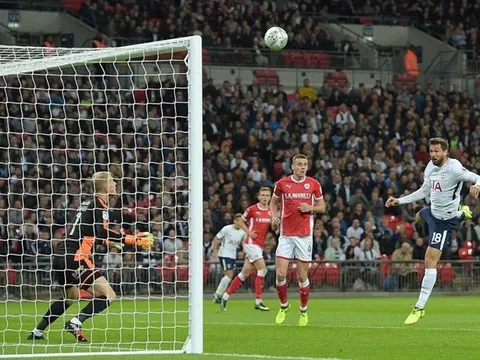 Tottenham 1-0 Barnsley: Llorente ra mắt ấn tượng