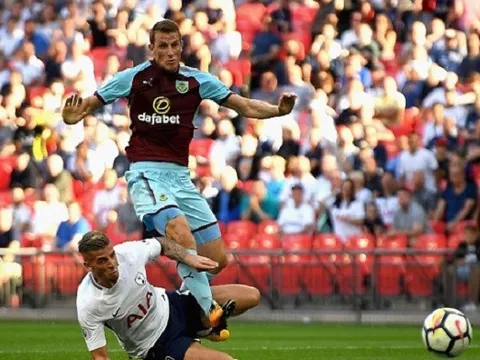 Tottenham 1-1 Burnley: Gà con đòi cất tiếng gáy báo bình minh!