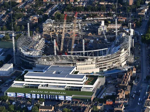 Trả lương bèo, Tottenham thiếu người xây sân mới