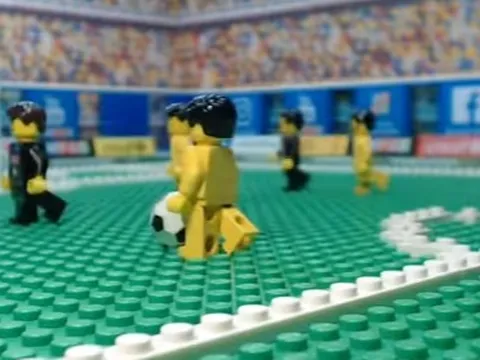 Trận cầu căng thẳng giữa Juventus và Napoli theo phong cách Lego