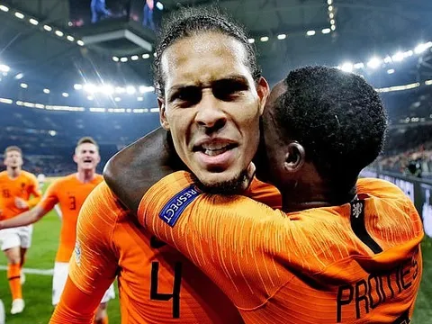 Bạn đã biết sơ đồ quái dị 3-2-3-2 và tiền đạo 'quái thú' Van Dijk chưa?