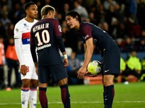 Tranh đá phạt với Neymar, Cavani đang tự đẩy mình khỏi PSG?