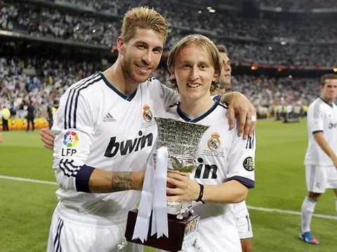 'Trao luôn Bóng Vàng cho Modric đi, đợi gì nữa?'