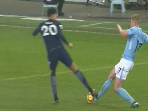 Triệt hạ De Bruyne, Dele Alli đáng bị đuổi khỏi sân