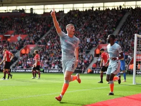 Trò cưng Sarri phản đối thầy về khả năng cạnh tranh chức vô địch của Chelsea