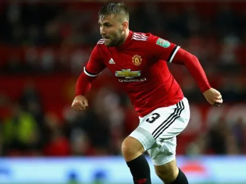 Trở lại yếu đuối, Luke Shaw bị HLV Mourinho thẳng tay loại bỏ