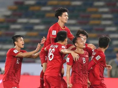 Trở về từ Asian Cup, "người không phổi" ĐT Việt Nam úp mở tương lai