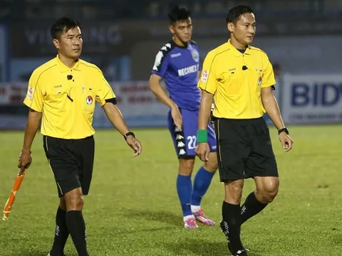 Phó ban trọng tài: Không hiểu sao 4 'ông' trên sân vẫn để sai sót