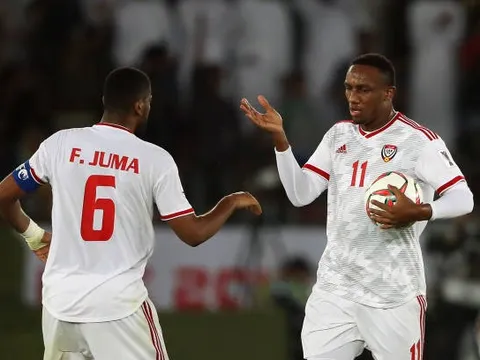 Trọng tài 'chống lưng', chủ nhà UAE thoát thua ngày khai màn