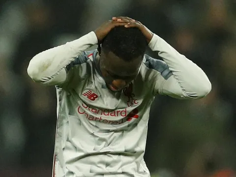 Trọng tài 'tặng' bàn thắng, Liverpool vẫn mất điểm tại thành London