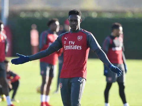 Trụ cột được "bật đèn xanh", Wenger có tung ra sân?
