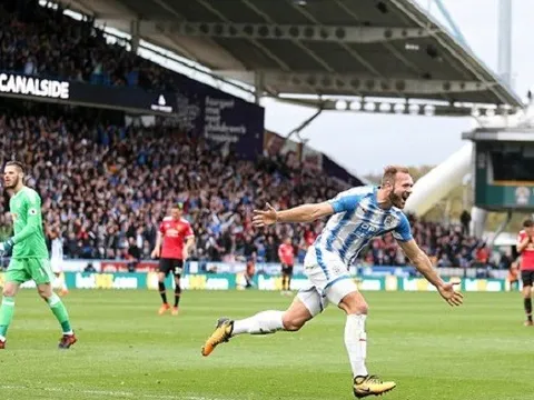 TRỰC TIẾP Huddersfield 2-1 Man Utd: Tân binh viết cổ tích (Kết thúc)
