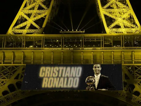 Vượt Messi và Neymar, Cristiano Ronaldo giành Ballon d'Or 2017