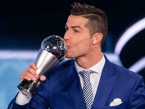Trùng hợp không tưởng, DẤU HIỆU cho thấy Ronaldo sẽ đăng quang The Best