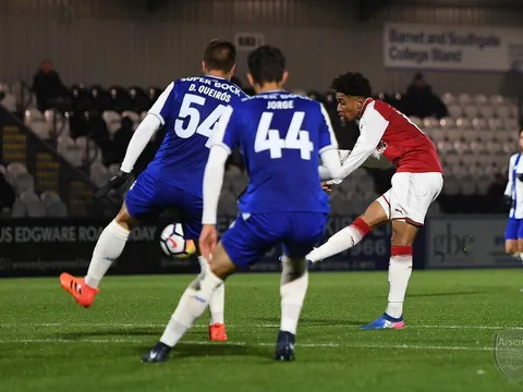 Trung vệ trẻ Arsenal tái xuất trong ngày thần đồng Nelson lại rực sáng