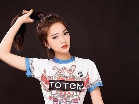 Trước thềm tứ kết, bạn gái tin đồn của Văn Đức cổ vũ U23 bằng ảnh độc