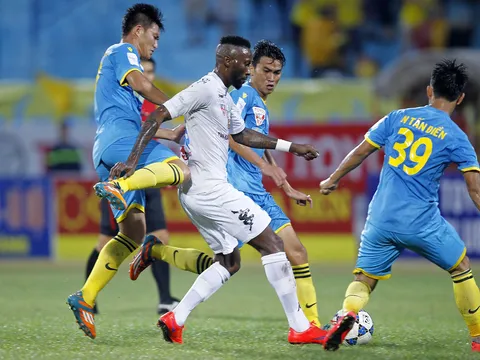 Khinh địch, tân vương V-League suýt thua trên sân 19/8