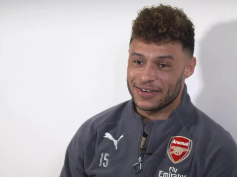 Từ chối Chelsea, Chamberlain bị chê 'nhát gan'