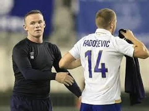 Từ chối đổi áo, Rooney khiến đối thủ thất vọng trên sân