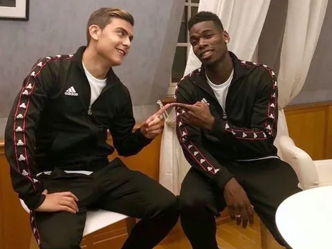 Tung hình ảnh với sao Juve, Pogba đã chán ngấy M.U?