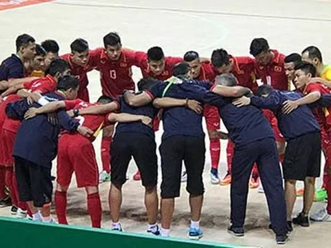 Hạ chủ nhà, futsal Việt Nam vào tứ kết AIMAG 5