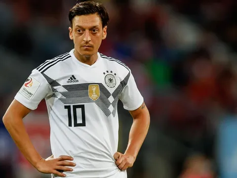 Tuyển Đức bất ngờ gửi thông điệp 'lạ' đến Ozil qua mạng xã hội