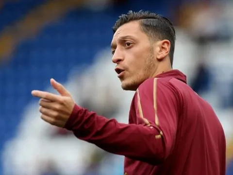 Tuyển Đức triệu tập, Joachim Low tiết lộ SỐC về Ozil