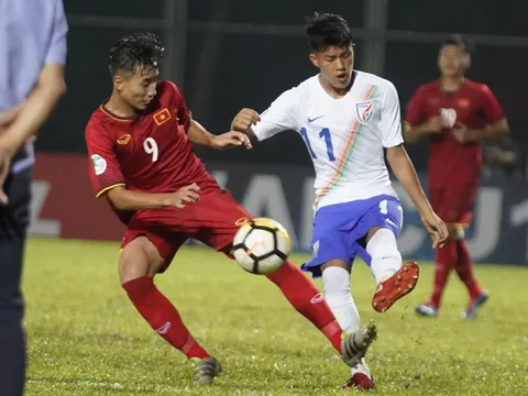 Thua U16 Ấn Độ, HLV Vũ Hồng Việt đổ lỗi mặt sân xấu