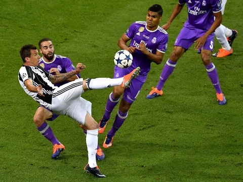 ƯCV giải Puskas 2017 - Bàn thắng của Mario Mandzukic