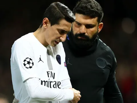 UEFA vào cuộc vụ CĐV Man Utd 'ném chai' người cũ