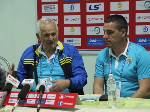 HLV Ljubo Petrovic: "Khoan hãy nói đến ngôi vô địch"