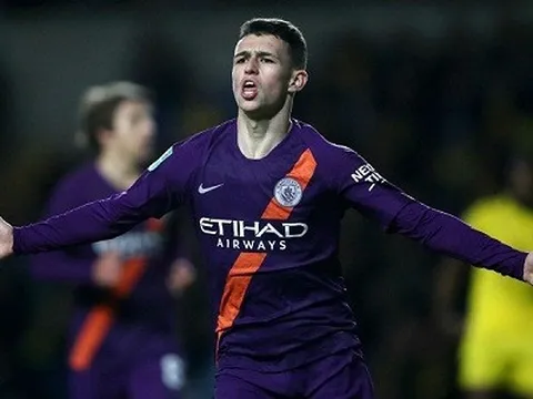 HLV Oxford: "Cậu ấy khiến tôi nhớ đến Iniesta"