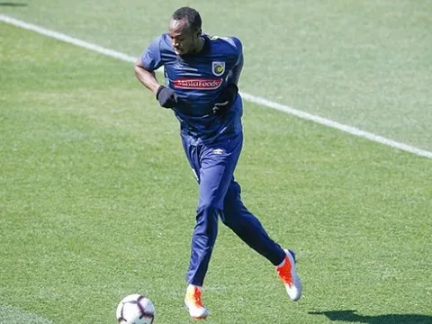 Usain Bolt khiêu chiến với truyền thông khi thử việc ở Australia