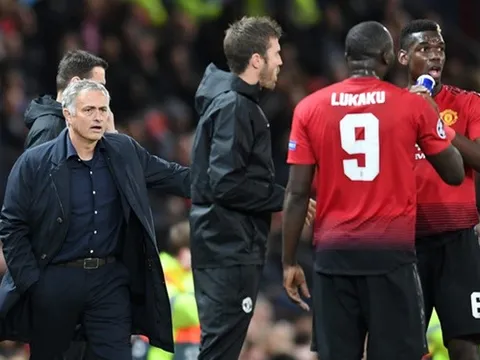 'Vài cầu thủ chỉ muốn Man Utd thua để Mourinho bị sa thải'