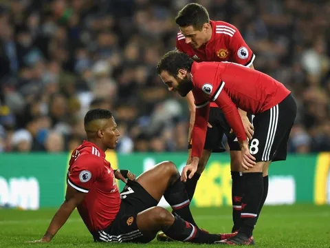 Valencia chấn thương nặng, Mourinho phản ứng ra sao?
