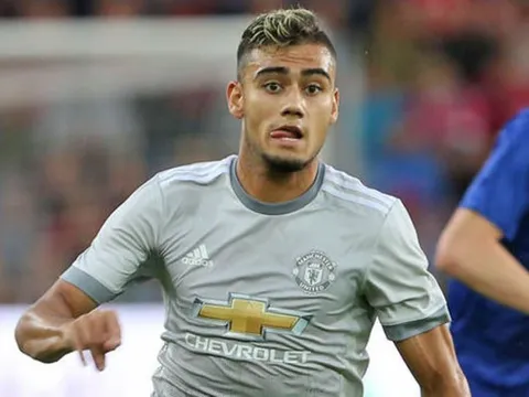 Valencia mượn thành công số 15 của Man Utd