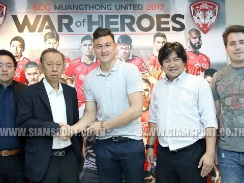 Lãnh đạo Muangthong chào đón Đặng Văn Lâm ở Thái Lan