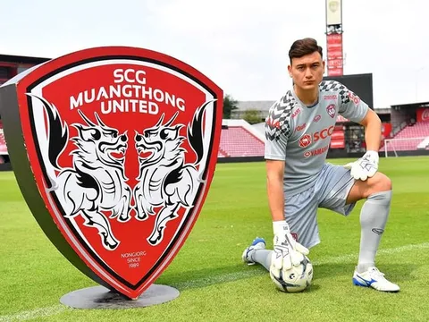 Văn Lâm cực ngầu ra mắt Muangthong United, nhận lương kỷ lục
