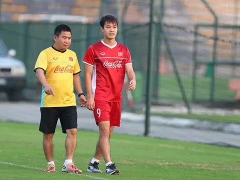 Văn Toàn "bắn tín hiệu" về khả năng ra sân trận gặp Malaysia