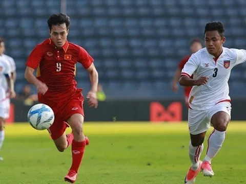 Văn Toàn thừa nhận chưa quen với sơ đồ 3-4-3