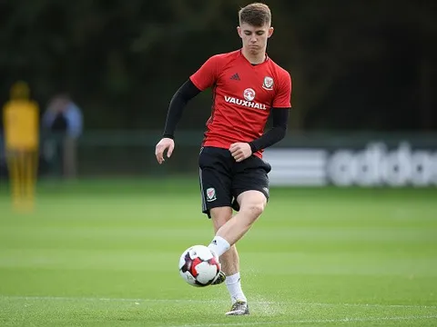 Vắng Bale, thần đồng Liverpool trở thành tâm điểm