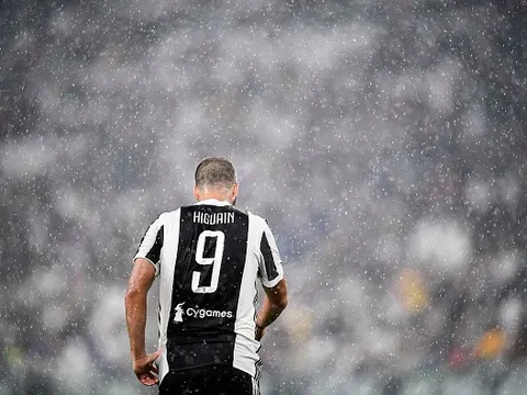 'Vẽ' lên mình câu nói của Che Guevara, Higuain quyết tâm vượt khó