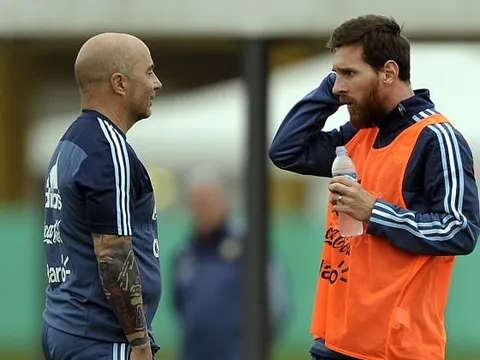 Về tuyển Argentina, Messi được HLV Sampaoli chăm sóc đặc biệt