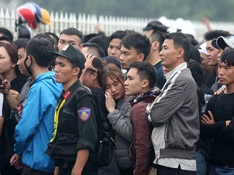 Sếp VFF nói gì khi CĐV chen chúc mua vé xem Việt Nam vs Malaysia?