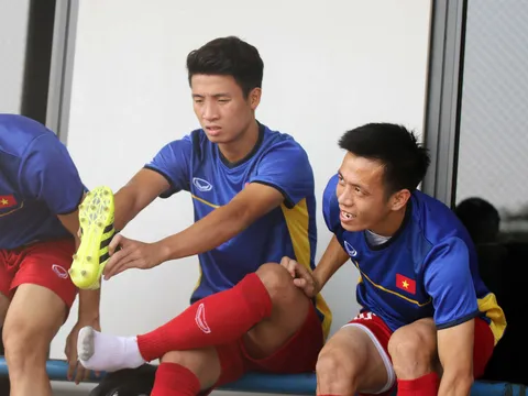 Văn Quyết - Công Phượng tươi như hoa trên sân tập U23 Việt Nam