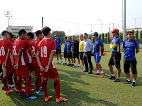 HLV Hoàng Anh Tuấn nói gì khi U19 Việt Nam thiếu 4 trụ cột?